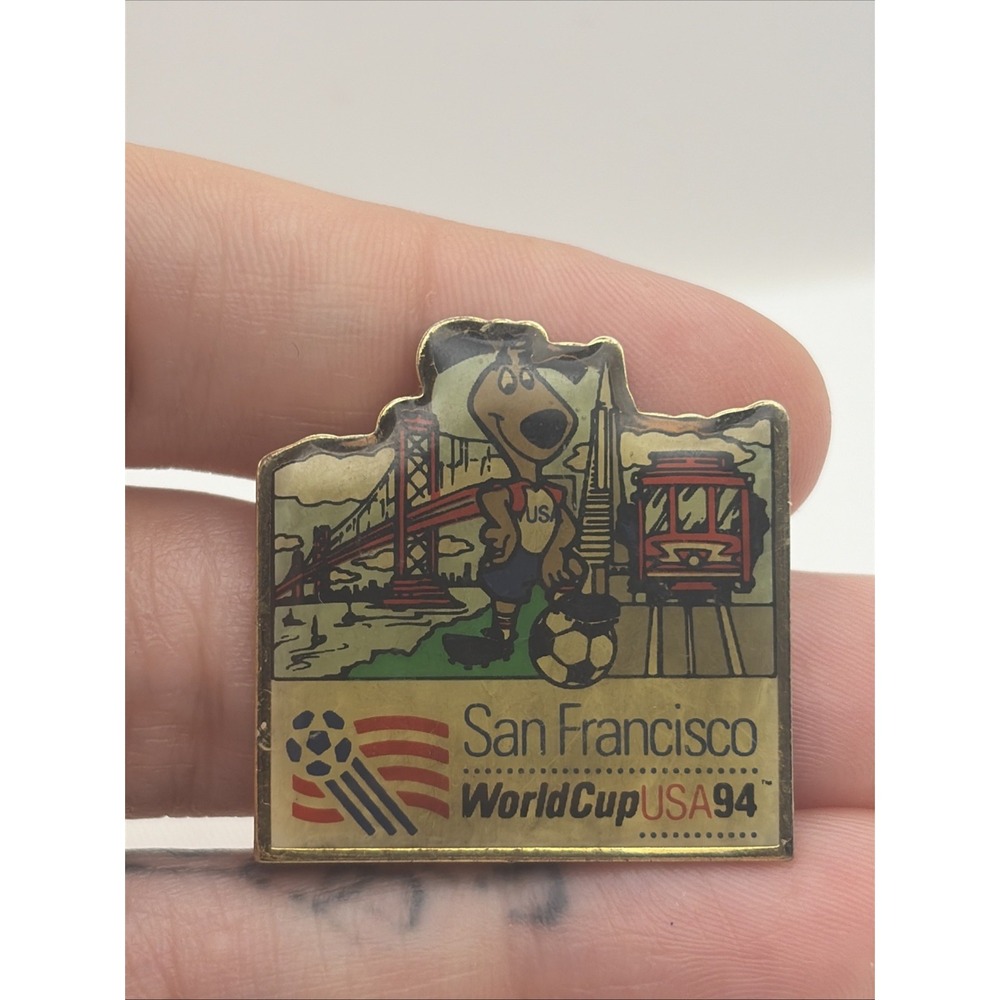 1994 USA World Cup Stryker Dog Mascot San Francisco Cable Car Lapel Hat Pin